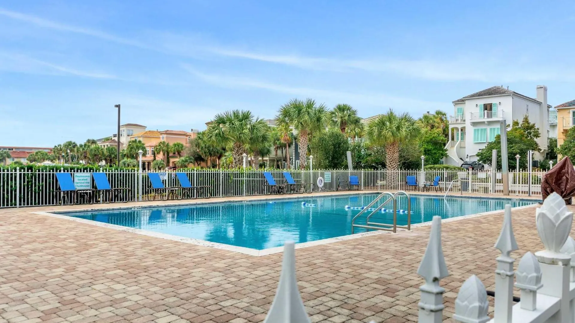 Serenity Now-Free Golf Cart-Hot Tub-Comm Pool Destin Holiday home